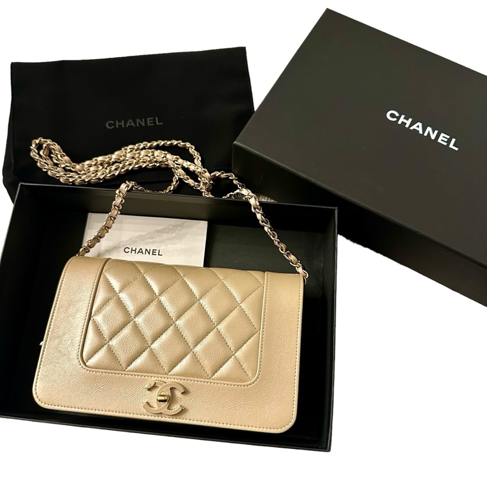 CHANEL Mademoiselle Chain Crossbody Bag